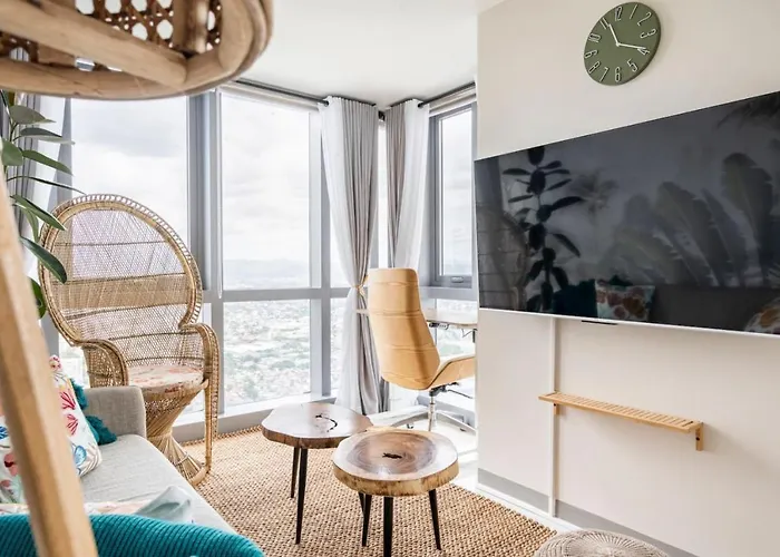 Tree Of Life Penthouse 3br W Gym Pool Sauna Holiday home