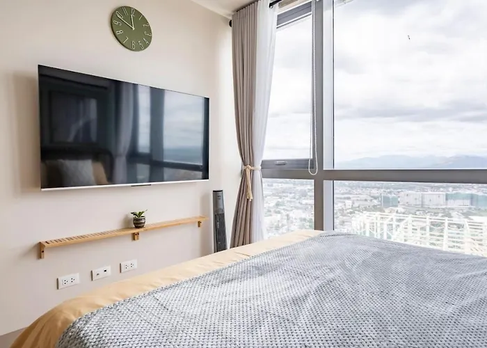 Tree Of Life Penthouse 3br W Gym Pool Sauna Holiday home Manila